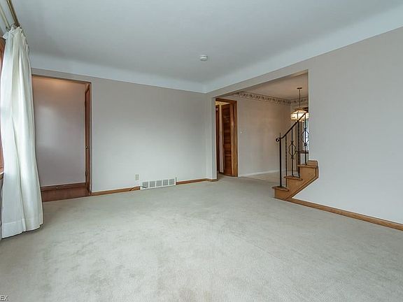 4th image of 30212 Fairway Blvd