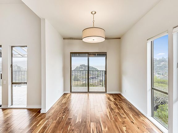 4th image of 20 Harbor Oak Dr APT 32