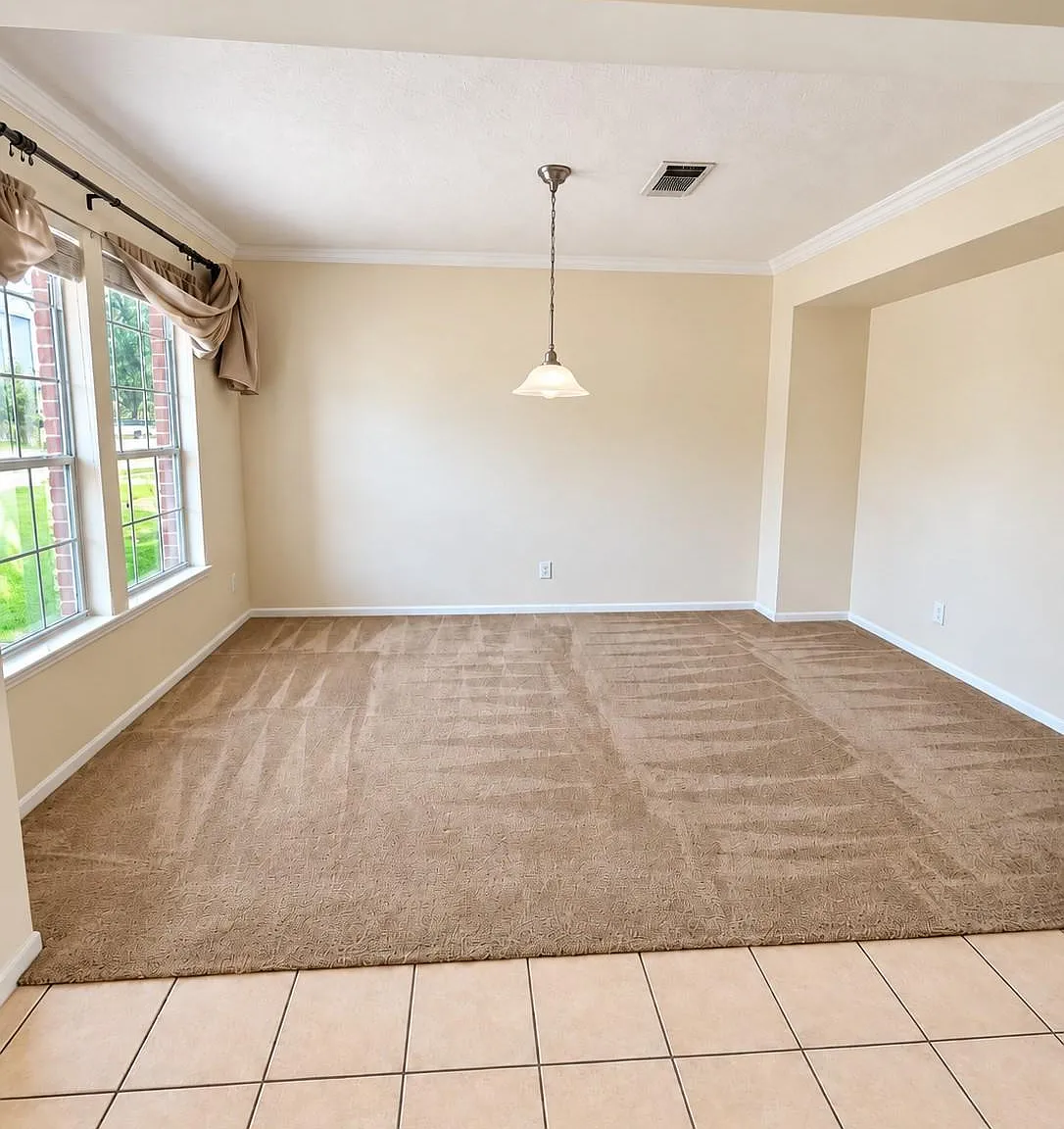 4 bed, 2.5 bath, 2910 sqft, $2,500 — Photo 2