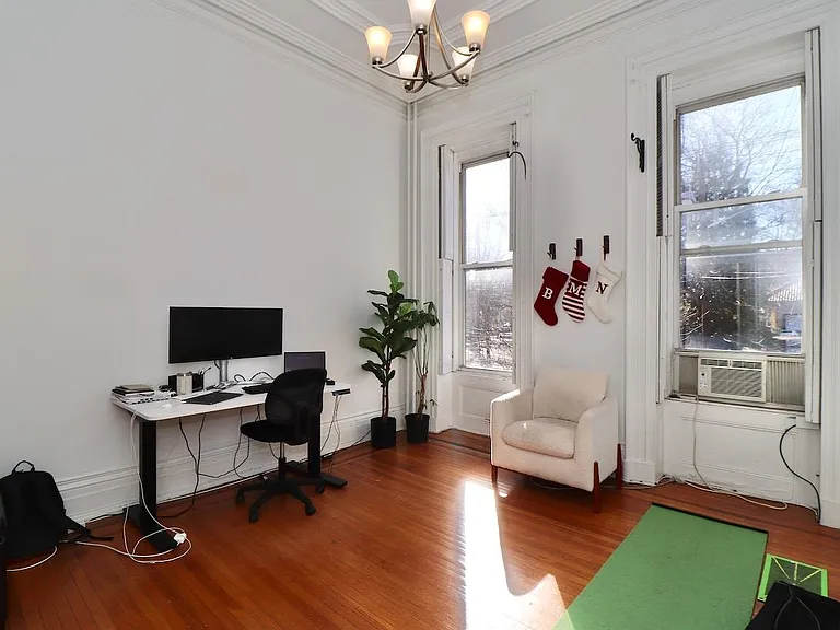 270 Montgomery St #2 — Photo 5
