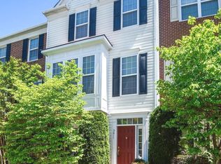 5011 Cool Fountain Ln, Centreville, VA 20120