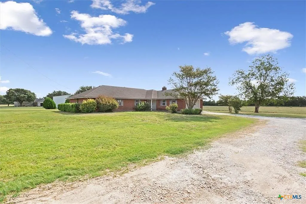 4 bed, 1974 sqft, $2,300 — Photo 4