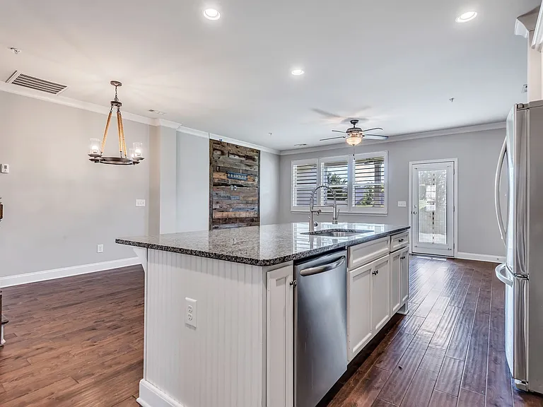 1477 Channing Dr — Photo 13