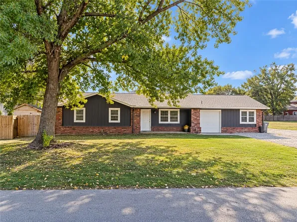 310 SE Henry St, Bentonville, AR 72712