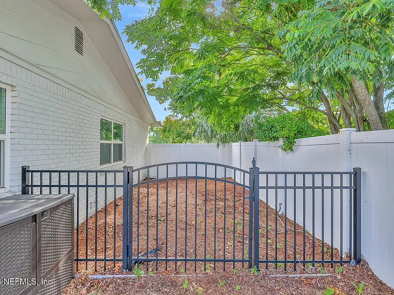 42 Dolphin Blvd — Photo 39