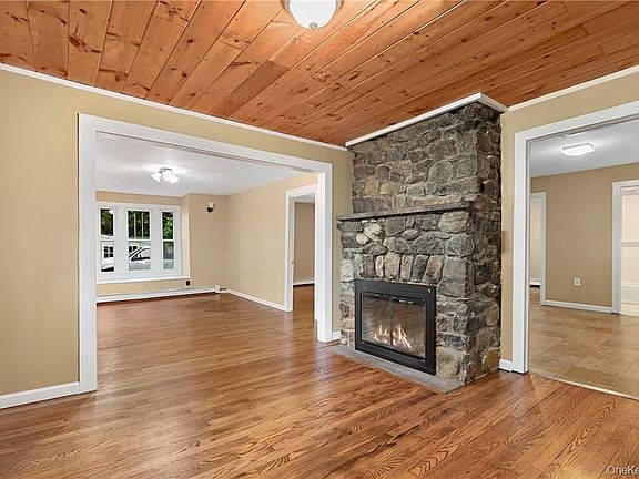 5th image of 60 Watch Hill Rd