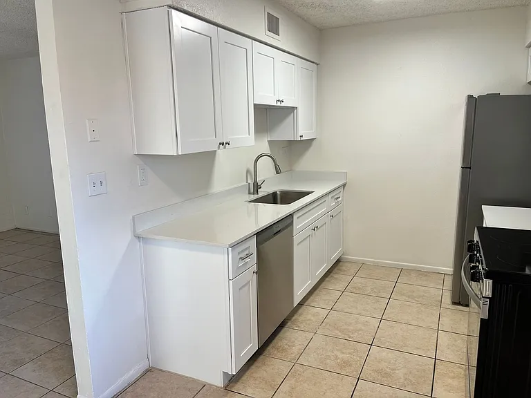 Catalina View Apartments — Photo 49