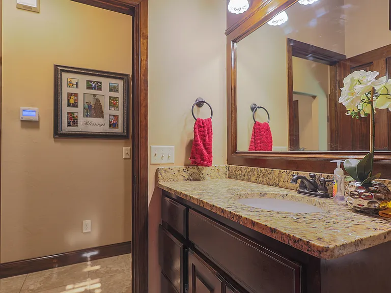 17701 Griffin Gate Dr — Photo 2
