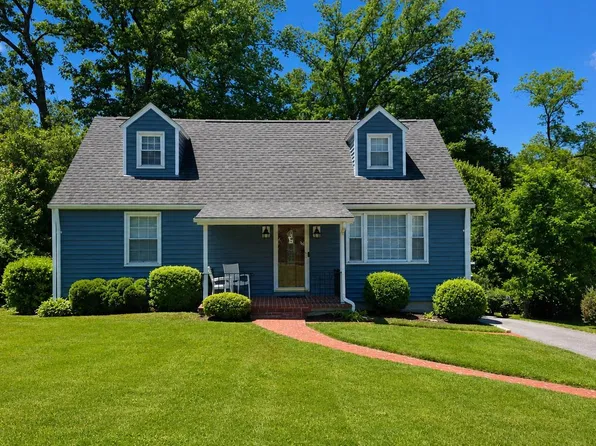 9634 Alda Dr, Parkville, MD 21234