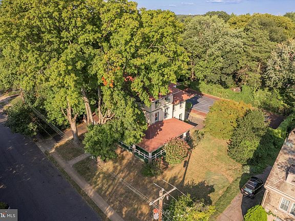 3rd image of 6609 Lawnton Ave