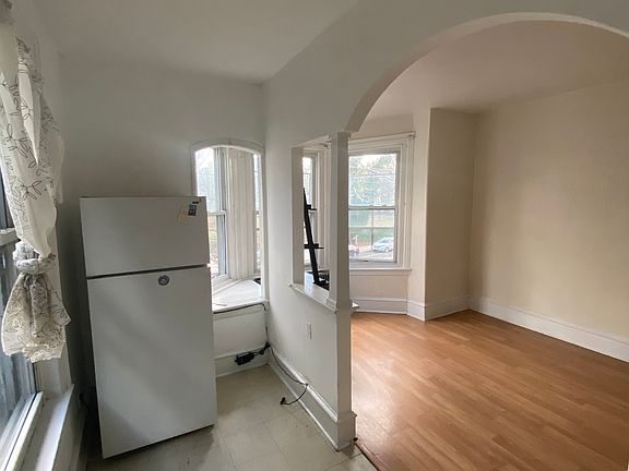 4th image of 4217 Baltimore Ave
