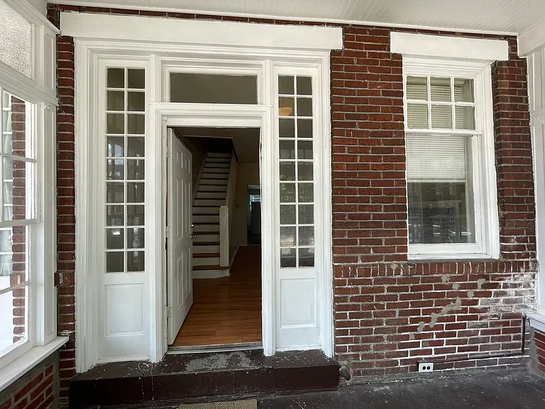 2322 Penn St — Photo 7