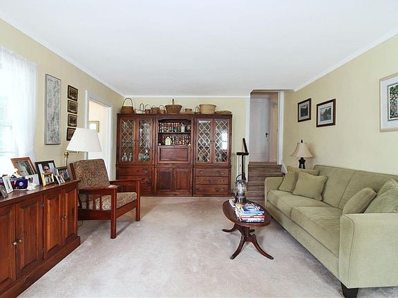 5th image of 12 Midchester Ave