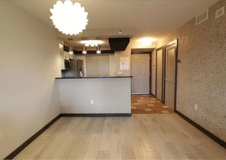 1st image of 795 Hammond Dr APT 806