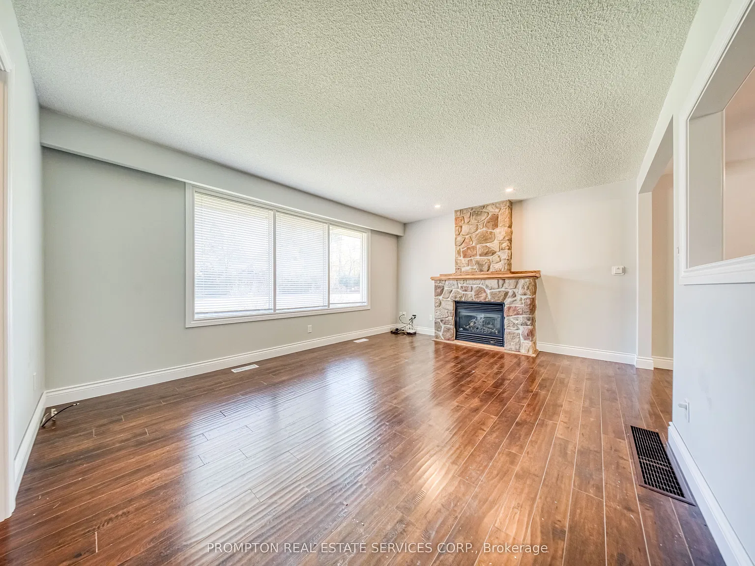 4 bed, $3,200 — Photo 4