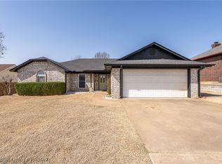 1211 N 30th St, Van Buren, AR 72956
