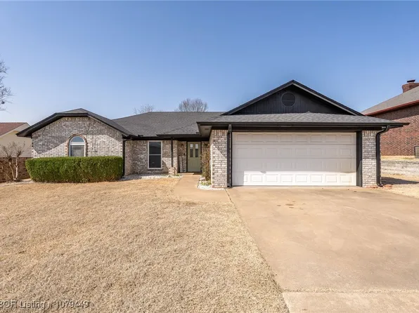 1211 N 30th St, Van Buren, AR 72956