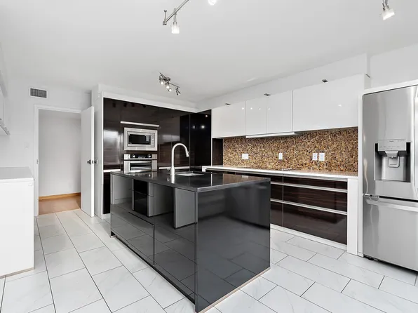 9929 Saskatchewan Dr NW #203, Edmonton, AB T6E 5J9