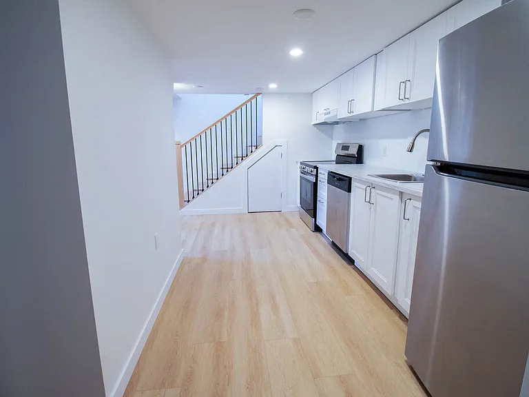 58 Churchill Ave — Photo 7
