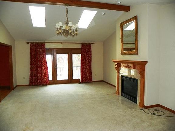 4th image of 11131 Clover Dr