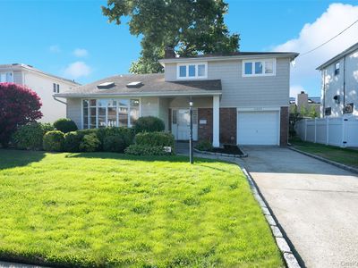 2048 Holland Way, Merrick, NY, 11566