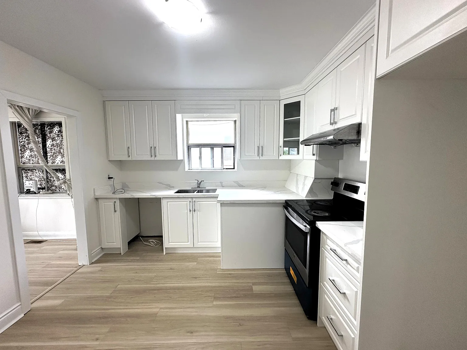 3 bed, 1000 sqft, $2,750 — Photo 2