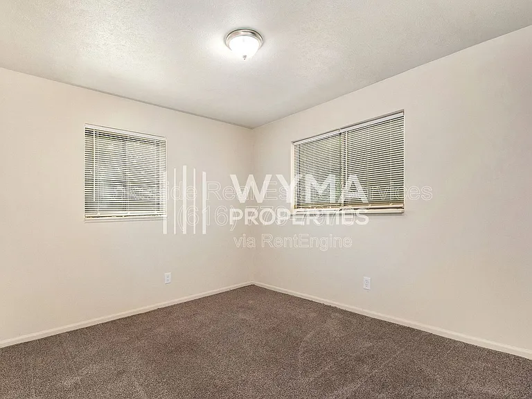 Maple Leaf Apartments — Photo 104