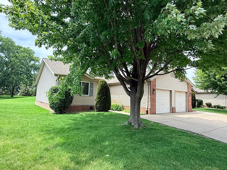 24381 Juliet Dr — Photo 24