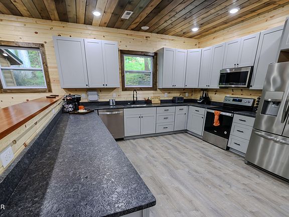 3rd image of 1019 Whites School Rd