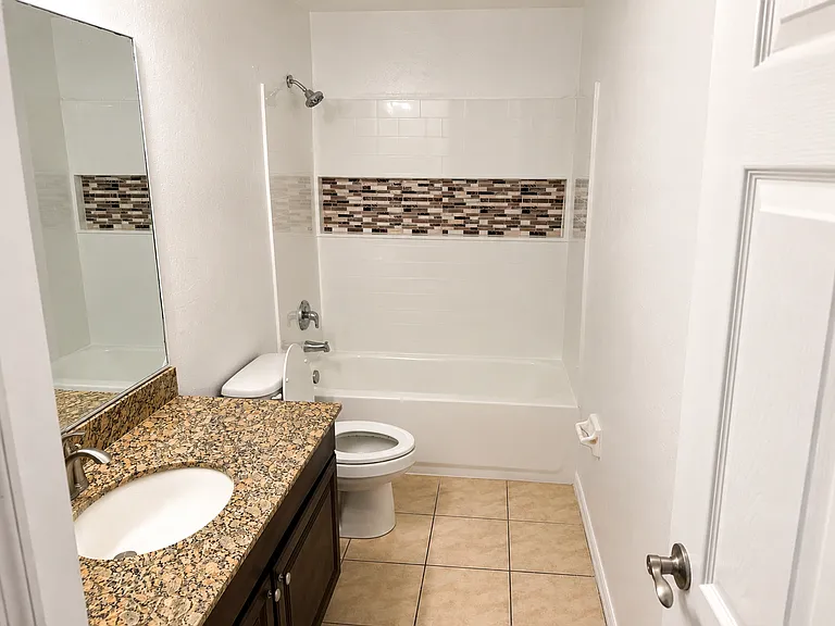 2422 Milton Ave S — Photo 6
