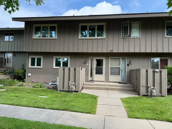 155 Windsor Ln, New Brighton, MN 55112