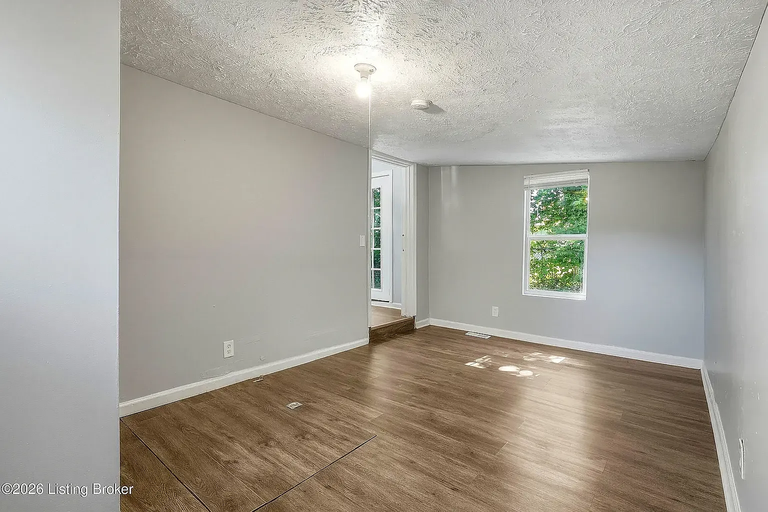 4 bed, 1200 sqft, $1,725 — Photo 2