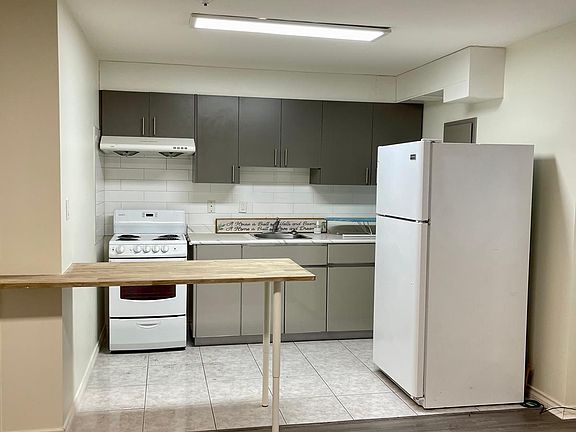 3rd image of 1007 W 51st Ave