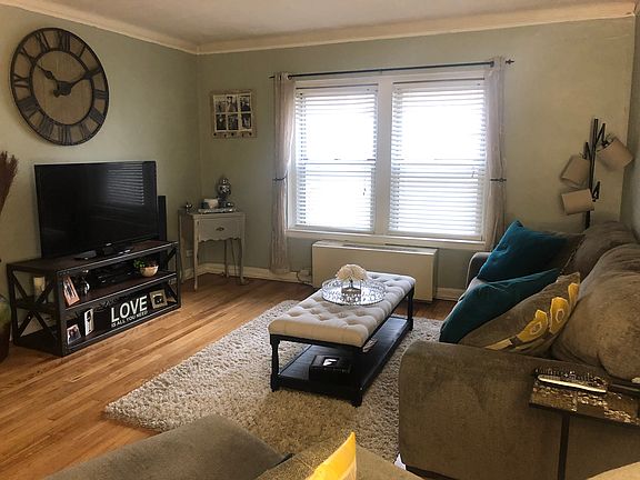 2nd image of 140 Woodside Grn APT 1A
