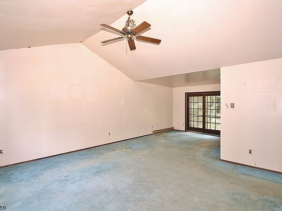 4th image of 38 Glencrest Dr