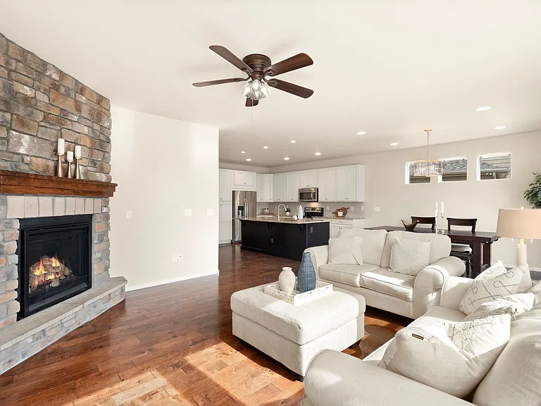 2270 Vermillion Creek Dr — Photo 3