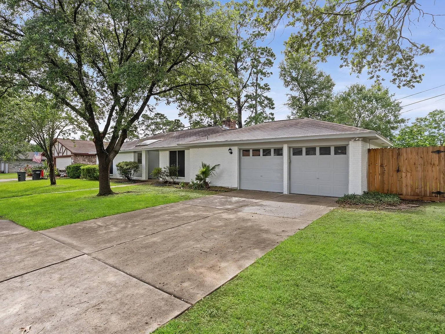 3 bed, 2.0 bath, 1612 sqft, $2,100 — Photo 2