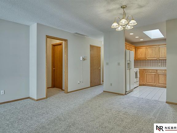 5th image of 825 Towne Square Dr