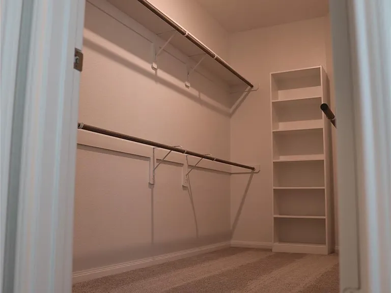 523 Ellwood Ter — Photo 10