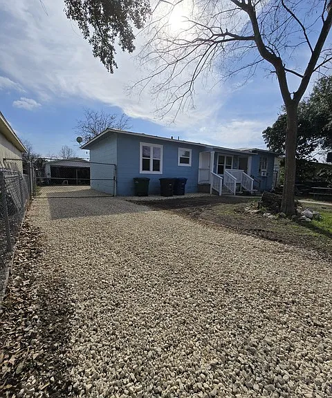 1124 Fenfield Ave — Photo 2