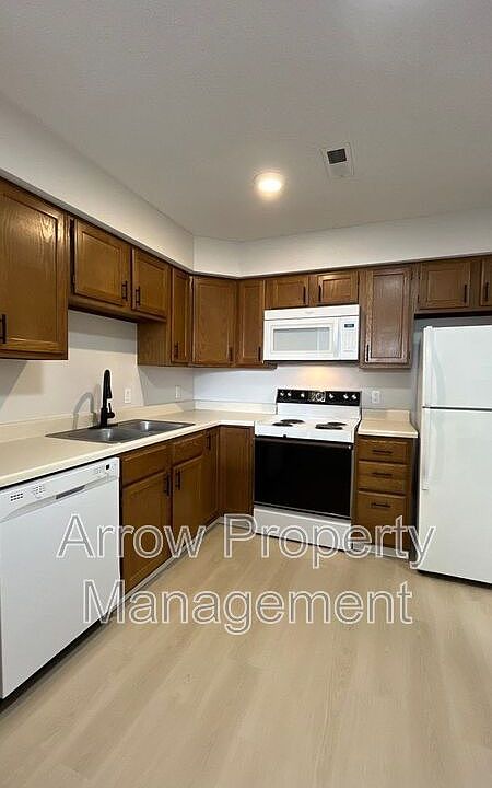 1st image of 515 W Saunders Ave #3