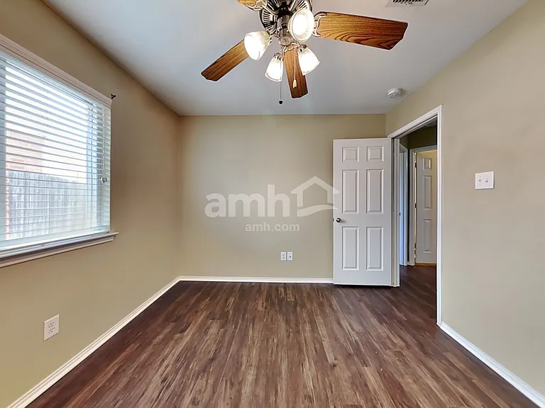 925 Hawthorne Rd — Photo 19