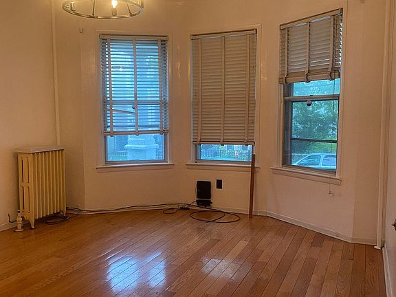 2nd image of 2739 Gifford Ave #1