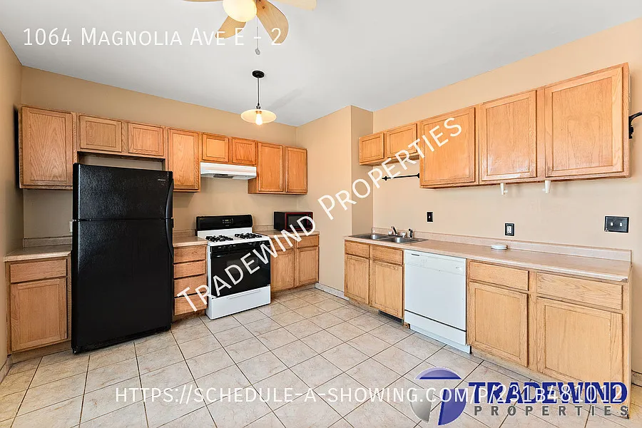 Beautiful and spacious 2nd floor 2 bed, 1 bath duplex — Photo 2