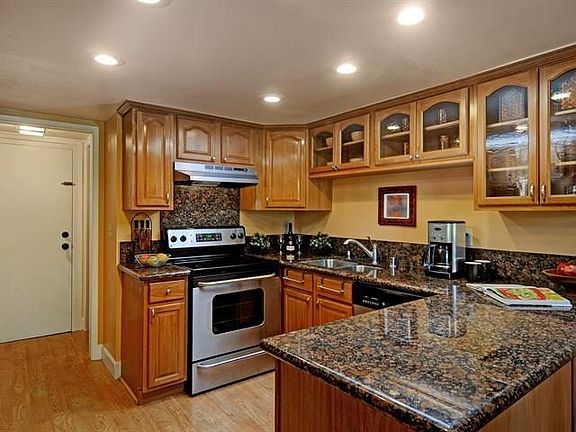 5th image of 120 Carlton Ave Unit 52
