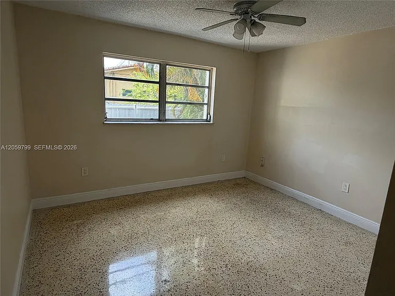 240 E 8th St #3 — Photo 15