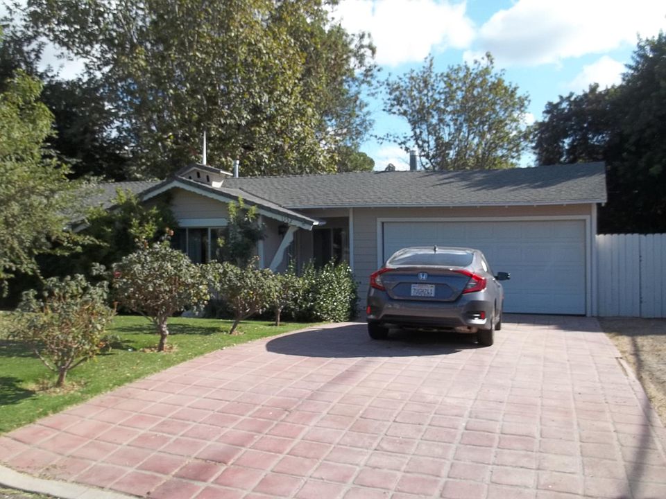 1st image of 1152 Calle Tulipan