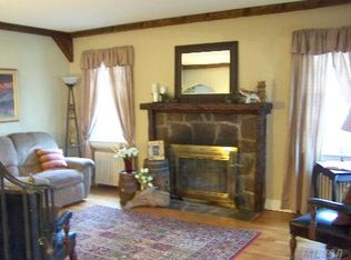 94 E Euclid St, Valley Stream, NY 11580