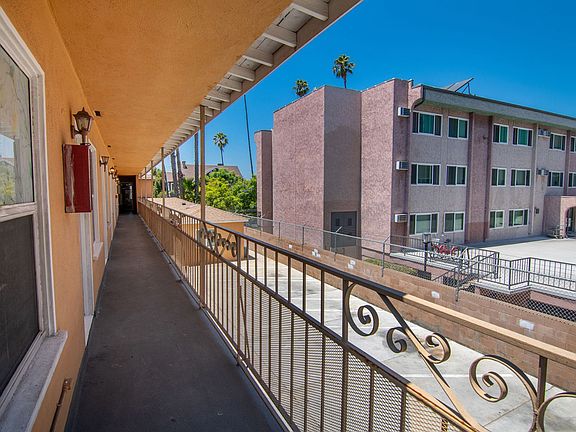 4th image of 1930 S Oxford Ave #100