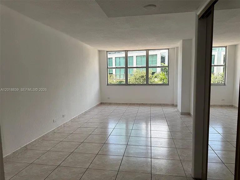 6039 Collins Ave #537 — Photo 9